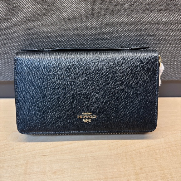 NWT!Coach Women's F23334 Crossgrain Leather Double Zip Travel Wallet In Black - Picture 1 of 10